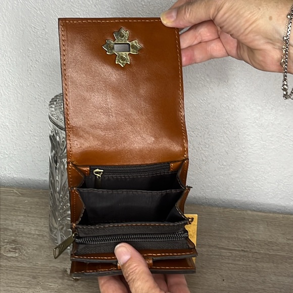 Patricia Nash Maida wallet - Tan NWT - Picture 3 of 5